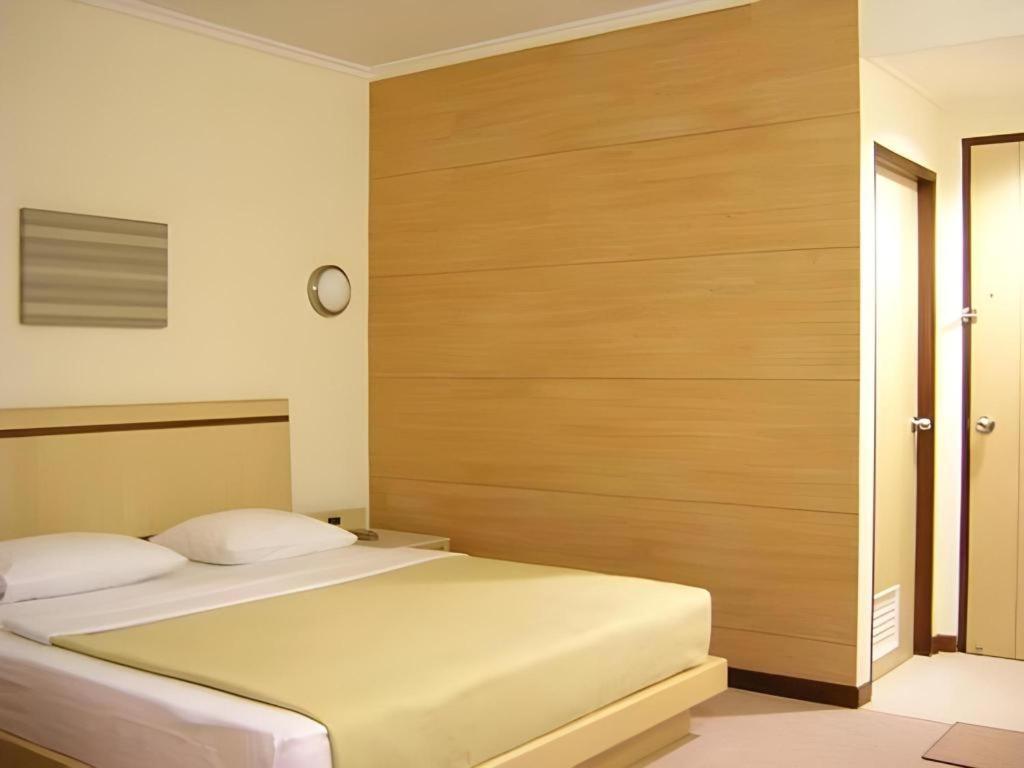 Gajahmada Avara Boutique Hotel Pontianak Exterior photo